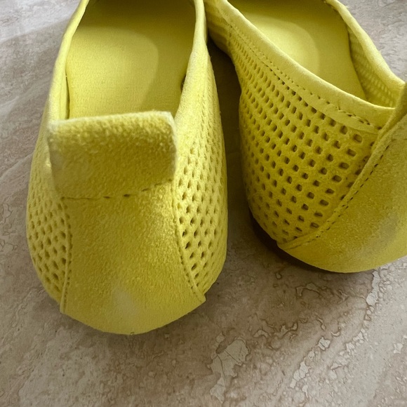 Ann Taylor Yellow Suede Ballet Flat with Bow
Size: 6.5 . New in box, never open - Picture 5 of 17